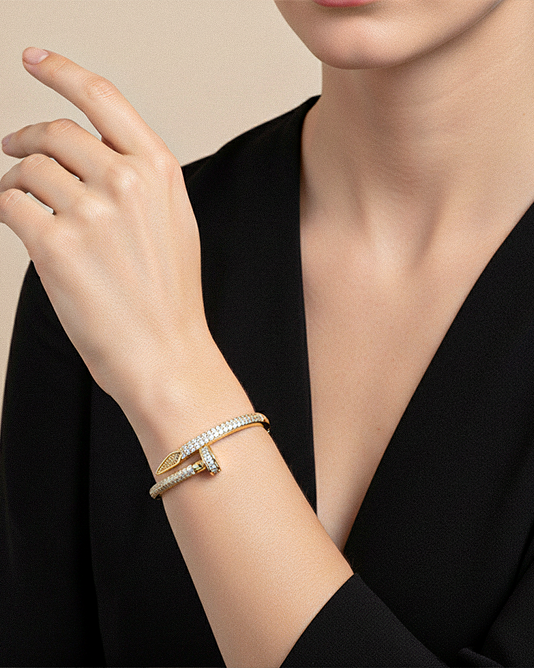 Nagel Armband mit Steinen